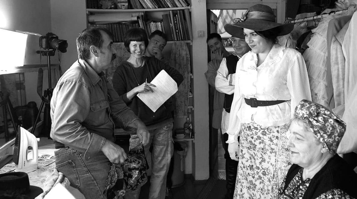 Акцёры ды iншыя падчас здымачнай працы у кас