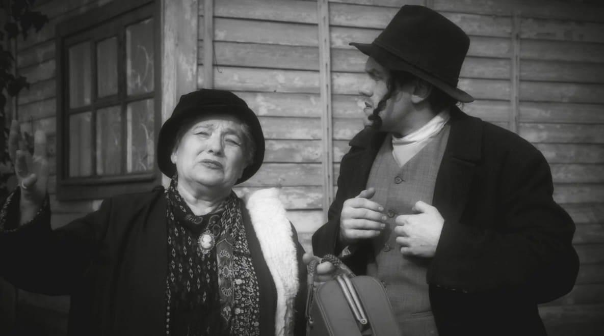 Песя скардзiцца рэбе аб продажу Гiршам сваёй Рэйзл у шлюб.